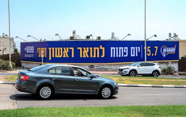 שלטי חוצות בטבריה מהמלאי של אריס מדיה