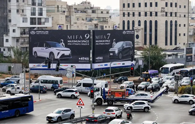 קיר ענק בבני ברק