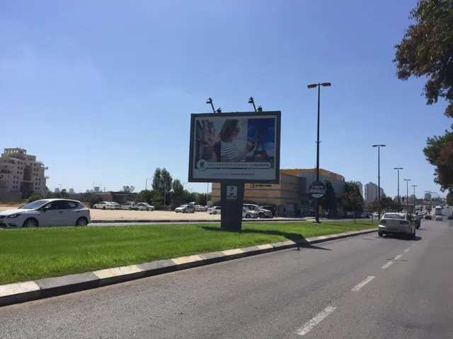 שלטי חוצות בנתניה מהמלאי של אריס מדיה