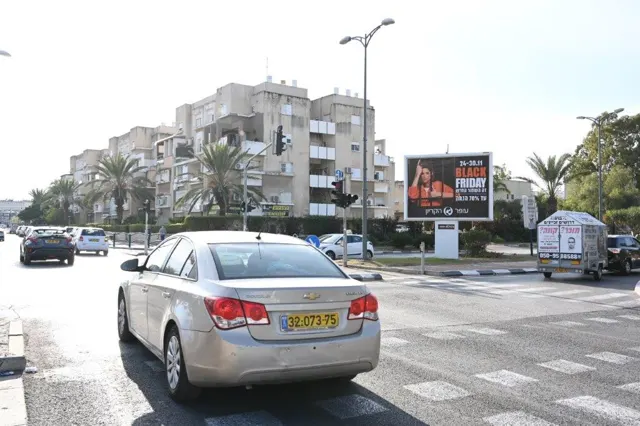 שלטי חוצות בקריית ים מהמלאי של אריס מדיה