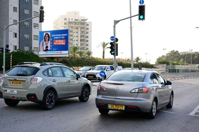 שלטי חוצות בקריית מוצקין מהמלאי של אריס מדיה