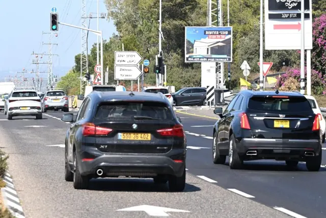 שלטי חוצות בזכרון יעקב מהמלאי של אריס מדיה
